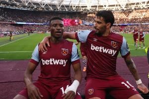 罗马诺：热刺继续推进签下库杜斯的谈判 个人条款已经谈妥