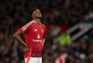 曼联官方：奥比-马丁改穿32号，弗雷德里克森改穿33号