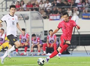 巴顿生涯首次代表国足先发出战，此前4次均是替补登场