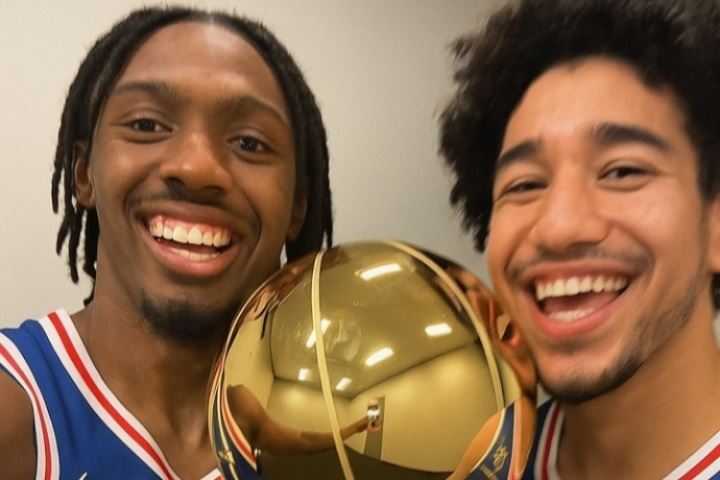 真休赛期冠军！麦凯恩晒出与马克西捧杯AI照 马克西：😂😂