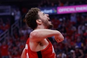 火箭官推：4年前的今天我们选中了申京 剩下的就是历史了