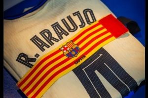 巴萨官方：26岁中卫阿劳霍将在对阵首尔FC的热身赛担任队长