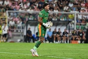 记者：埃德森再次通过经纪人提出离队，他不想成为球队的三门