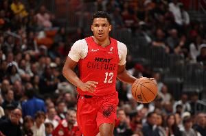 美记：凯-琼斯尚未与热火正式谈判 德鲁-史密斯有可能重返迈阿密