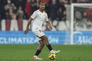 记者：塞维利亚后卫巴代转会勒沃库森协议即将达成，合同期5年