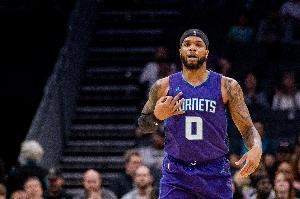 两双拿下！小桥上半场14投6中&三分8中4 得到18分10板1助