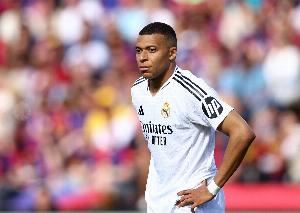 姆巴佩：亚马尔？我们应该只关注他场上表现 18岁时谁都会犯错