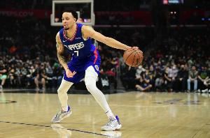 里弗斯旧徒！Scotto：后卫阿米尔-科菲将进入雄鹿大名单