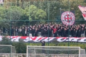 助力最后两轮冲冠，蓉城球迷组织到训练基地为球队打气